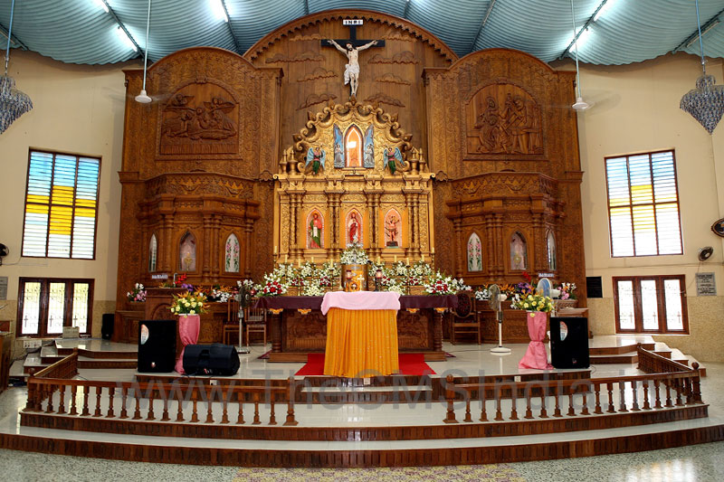 Altar of St.Joseph's Parish Shrine - Pavaratty, Thrissur 